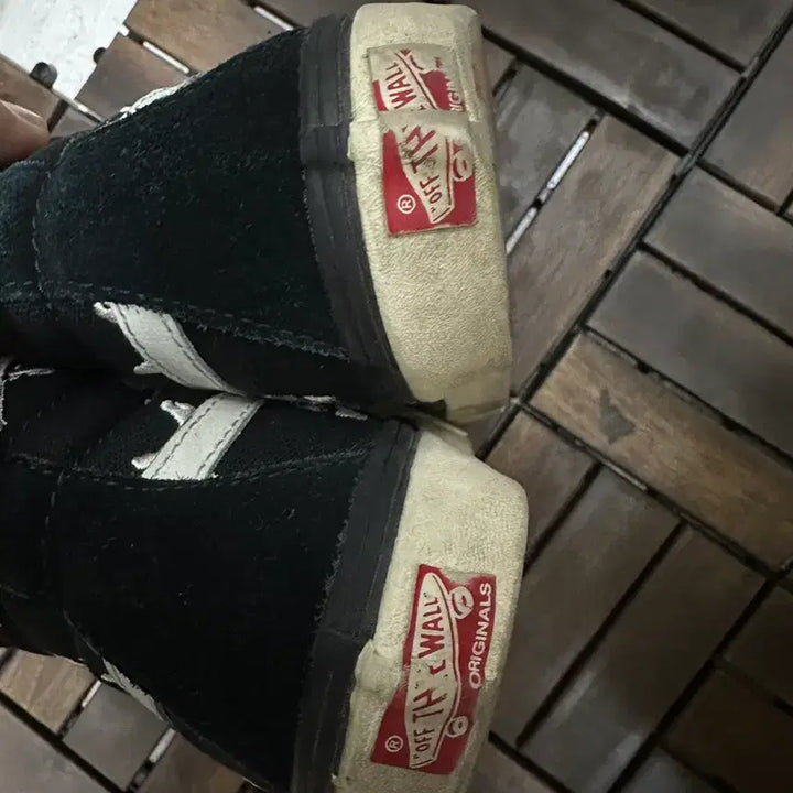 [BUNJANG] Vans x WTAPS Sk8-Hi "Crossbone" Black Sneakers (US 9) / Vans x WTAPS 크로스본 SK8-HI 블랙 스니커즈 270