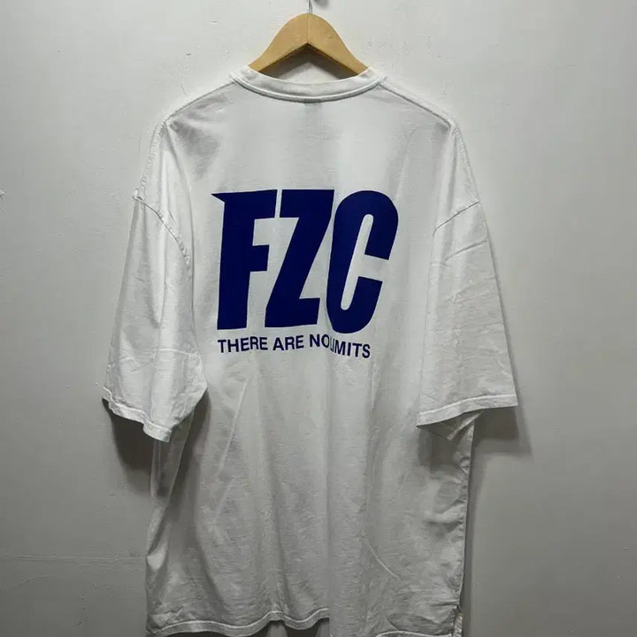 [SOLD OUT] 피지코 화이트 반팔 티셔츠 2XL