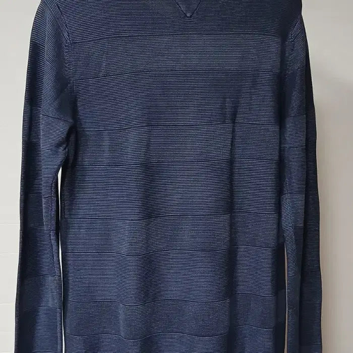 [BUNJANG] Tommy Hilfiger Round Neck Knit Sweater / 타미힐피거 라운드 니트 100