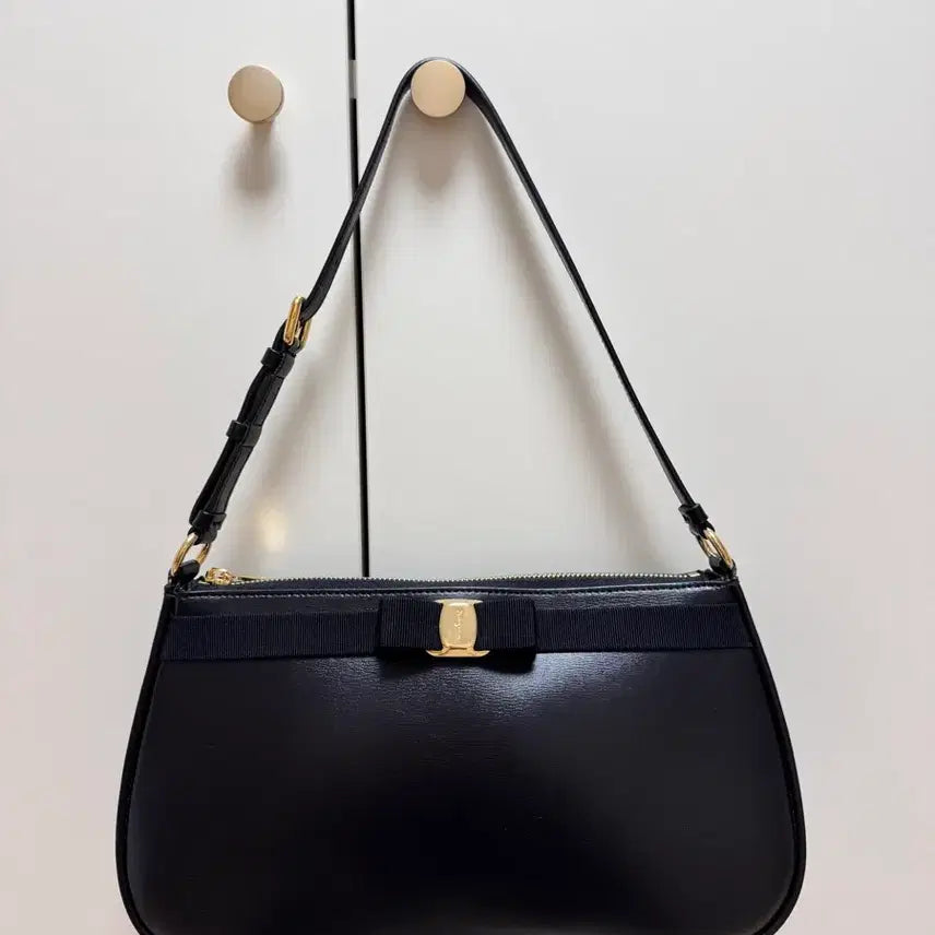 [BUNJANG] Ferragamo Vara Bow Shoulder Bag / 페라가모 바라 보우 숄더백