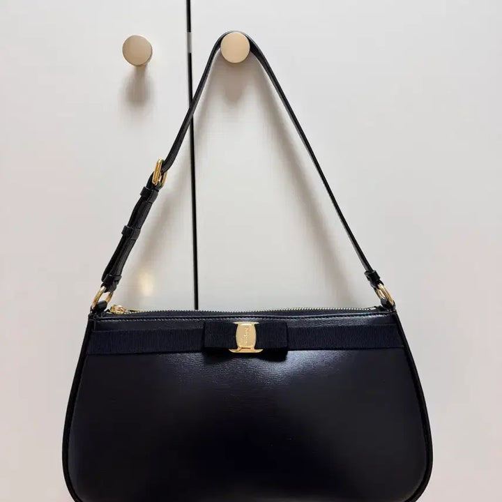 [BUNJANG] Ferragamo Vara Bow Shoulder Bag / 페라가모 바라 보우 숄더백