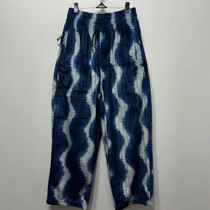 [BUNJANG] Street Wave Pattern Blue Training Pants S / 스트릿 웨이브 패턴 블루 트레이닝 팬츠 S