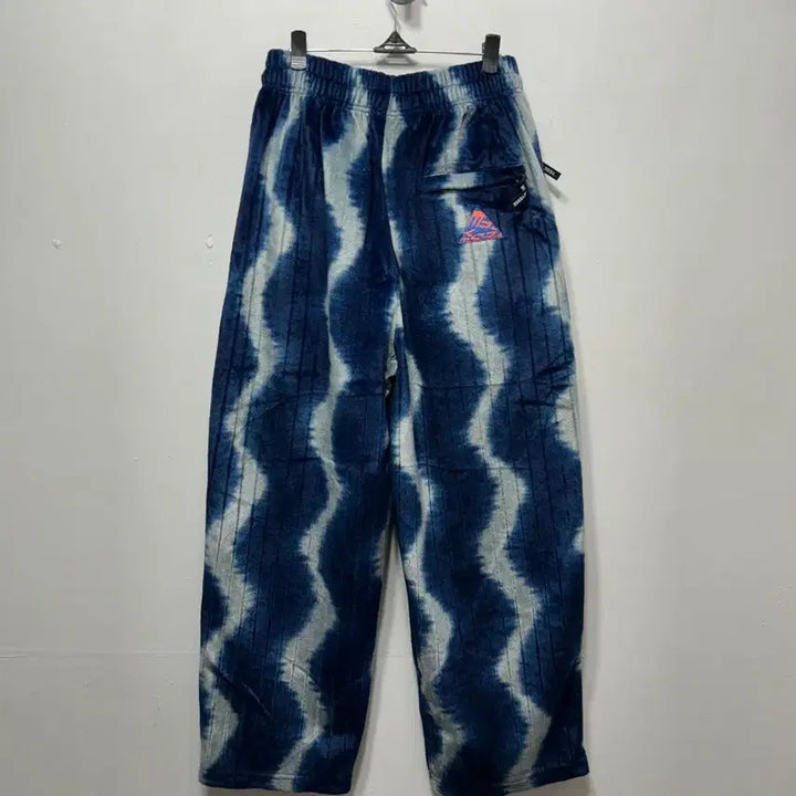 [BUNJANG] Street Wave Pattern Blue Training Pants S / 스트릿 웨이브 패턴 블루 트레이닝 팬츠 S