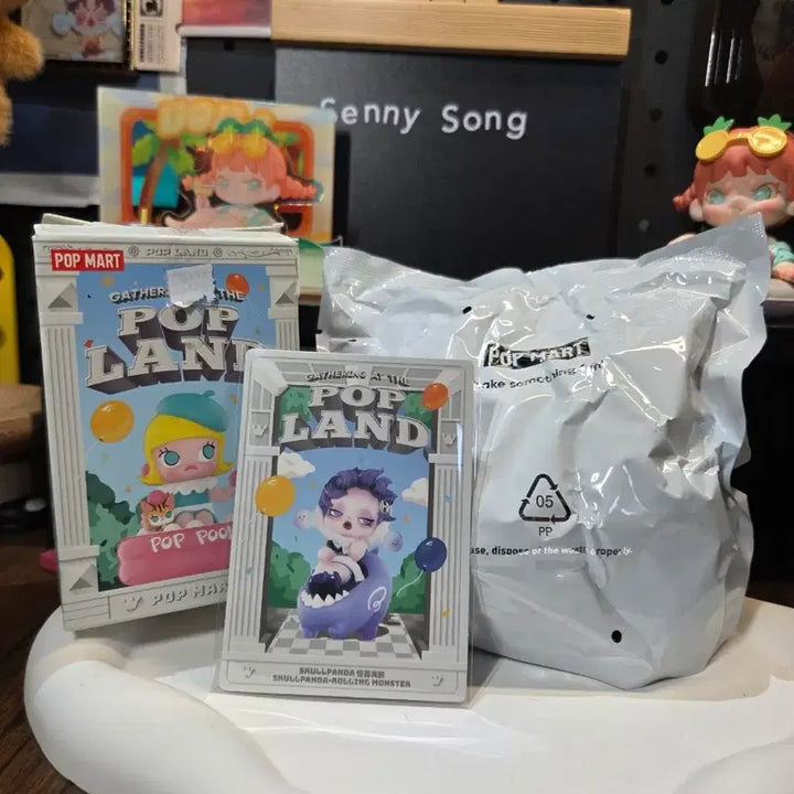 [BUNJANG] Popmart Skullpanda Pop Land Figure / 미개봉) 팝마트 스컬판다 팝 랜드
