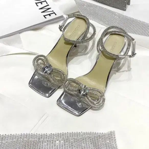 [BUNJANG] Imported Silver Sandals with Cubic Ribbon Decoration / 새상품 한정판 수입구두 바로배송 240 고급스러원요