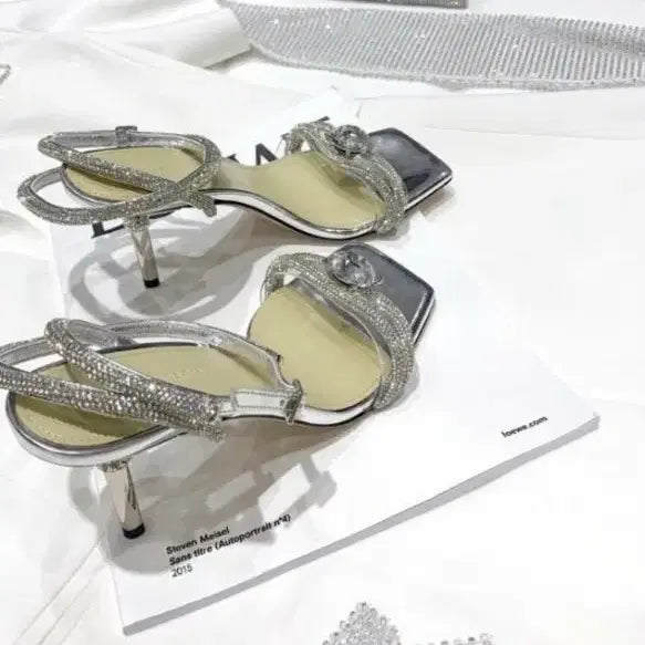 [BUNJANG] Imported Silver Sandals with Cubic Ribbon Decoration / 새상품 한정판 수입구두 바로배송 240 고급스러원요