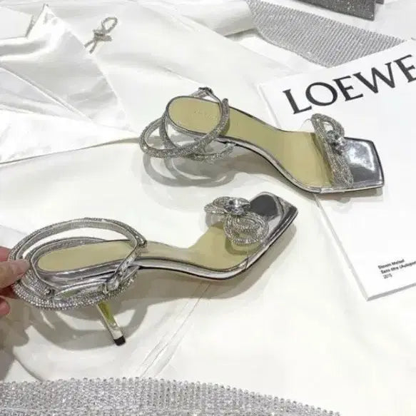 [BUNJANG] Imported Silver Sandals with Cubic Ribbon Decoration / 새상품 한정판 수입구두 바로배송 240 고급스러원요