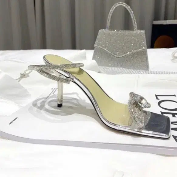 [BUNJANG] Imported Silver Sandals with Cubic Ribbon Decoration / 새상품 한정판 수입구두 바로배송 240 고급스러원요