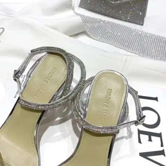 [BUNJANG] Imported Silver Sandals with Cubic Ribbon Decoration / 새상품 한정판 수입구두 바로배송 240 고급스러원요