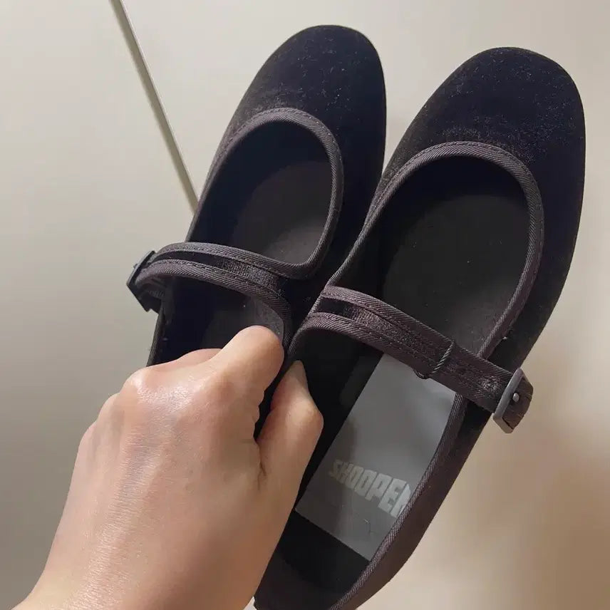 [BUNJANG] Shoopen Velvet Mary Jane Flat Shoes / 새상품) 슈펜 벨벳 메리제인 슈즈 플랫 블랙 브라운