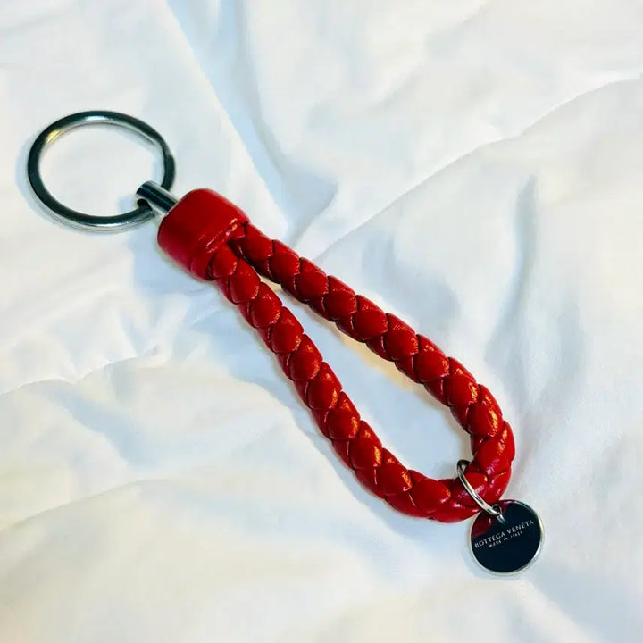 [SOLD OUT] 보테가베네타 가죽 키링 레드