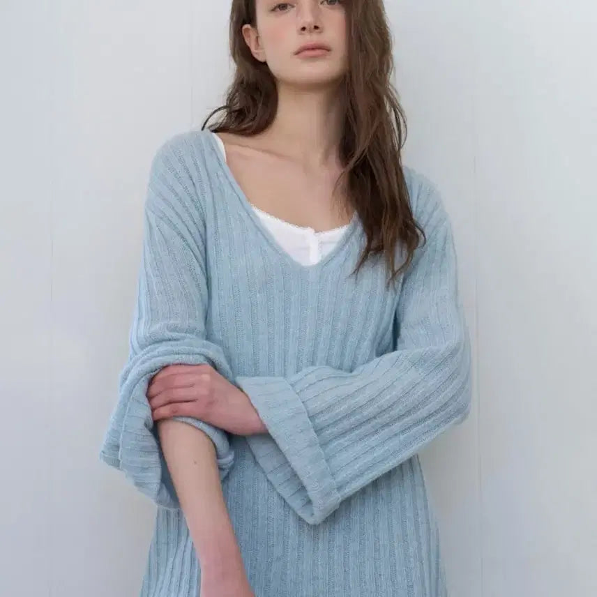 [BUNJANG] Somewhere But Better Veggie V-Neck Knit Light Blue / [새상품]썸웨어버터 Veggie V-Neck Knit Light blue