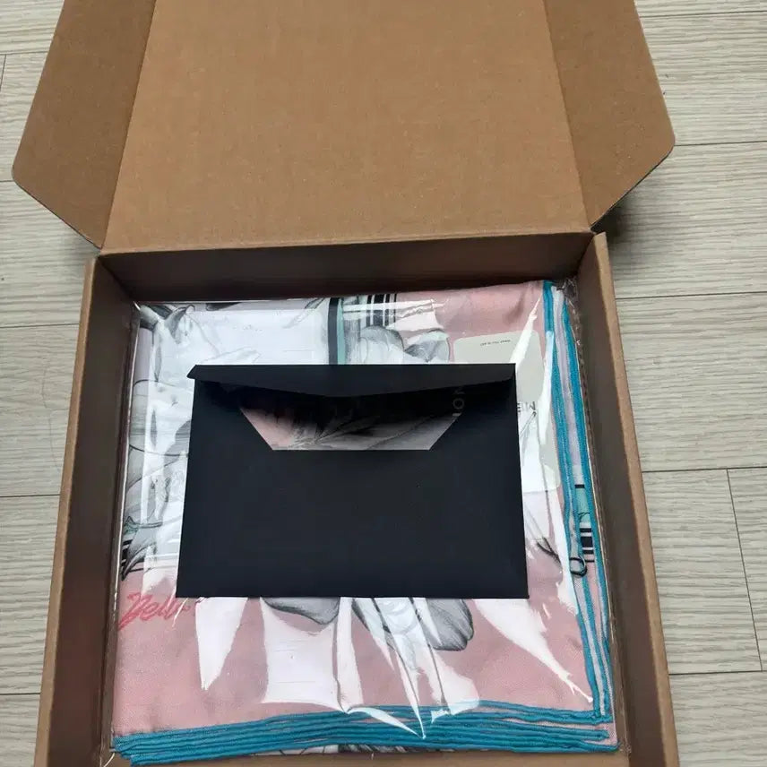 [BUNJANG] Mercione Memories Garden Carre Scarf / 머시온 추억의정원 까레 스카프 새상품 반값이하