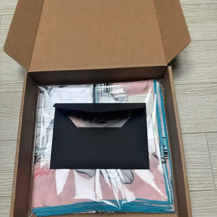 [BUNJANG] Mercione Memories Garden Carre Scarf / 머시온 추억의정원 까레 스카프 새상품 반값이하