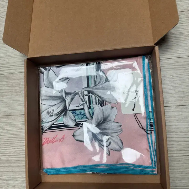 [BUNJANG] Mercione Memories Garden Carre Scarf / 머시온 추억의정원 까레 스카프 새상품 반값이하