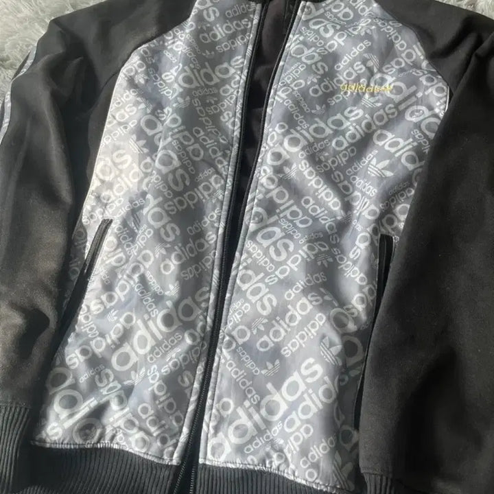 [BUNJANG] Adidas Old School Logo Pattern Track Top / 아디다스 올드스쿨 로고 패턴 트랙탑