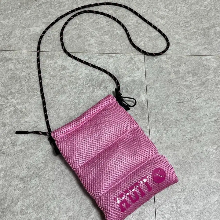 [BUNJANG] WEEZ Padded Pouch / 위뜨 패딩 파우치