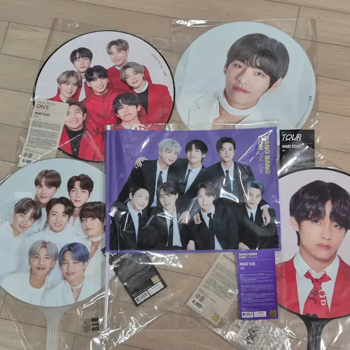 [BUNJANG] BTS V Kim Taehyung Bundle Set Image Picked Flag Fan Cheer Tools / 일괄)방탄 이미지 피켓 깃발 부채 응원도구 방탄소년단 단체 뷔 김태형