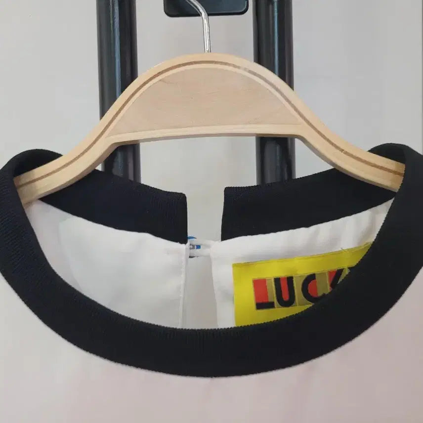 [BUNJANG] Lucky Chouette Owl Graphic Color Block Blouse / 럭키슈에뜨 부엉이 그래픽 배색 블라우스 36사이즈  55~66