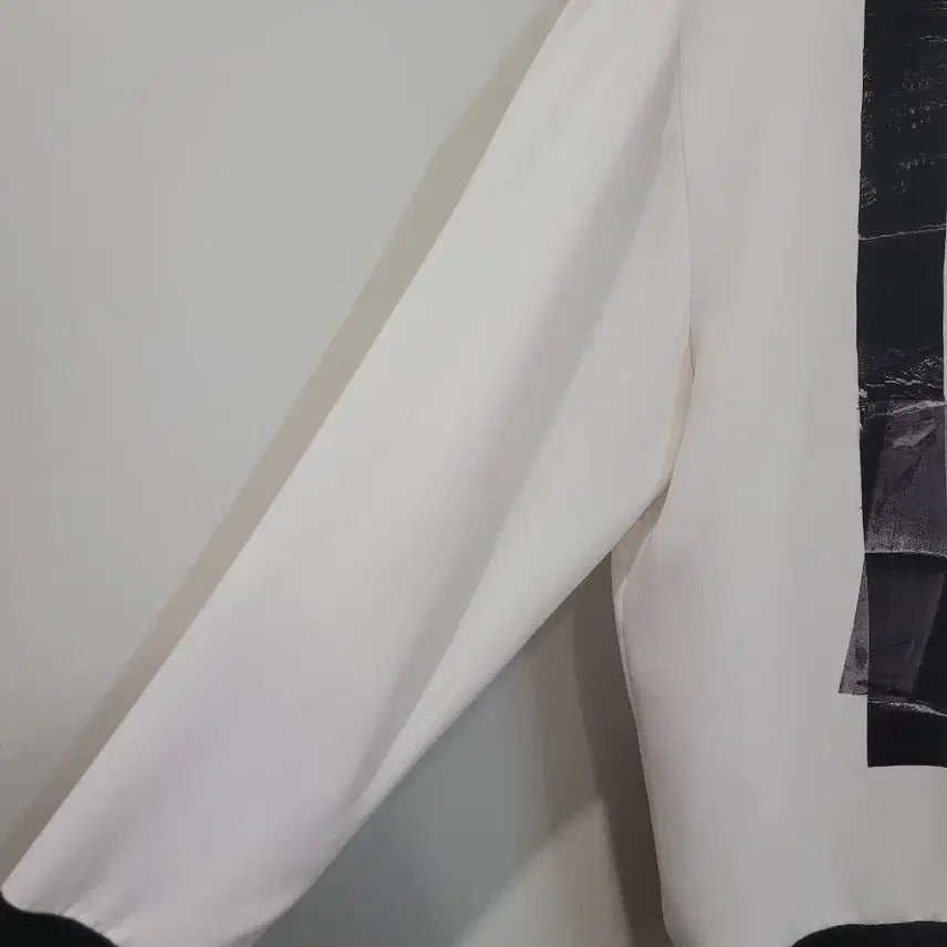 [BUNJANG] Lucky Chouette Owl Graphic Color Block Blouse / 럭키슈에뜨 부엉이 그래픽 배색 블라우스 36사이즈  55~66