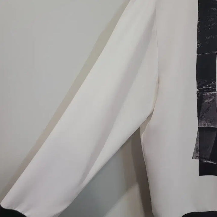 [BUNJANG] Lucky Chouette Owl Graphic Color Block Blouse / 럭키슈에뜨 부엉이 그래픽 배색 블라우스 36사이즈  55~66