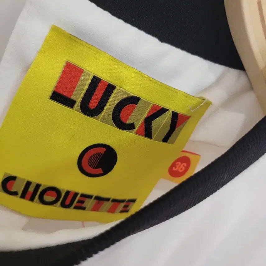 [BUNJANG] Lucky Chouette Owl Graphic Color Block Blouse / 럭키슈에뜨 부엉이 그래픽 배색 블라우스 36사이즈  55~66