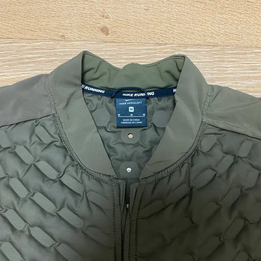 [BUNJANG] Nike Aeroloft Running Vest Khaki M / [M] 나이키 에어로로프트 런닝 베스트 카키색