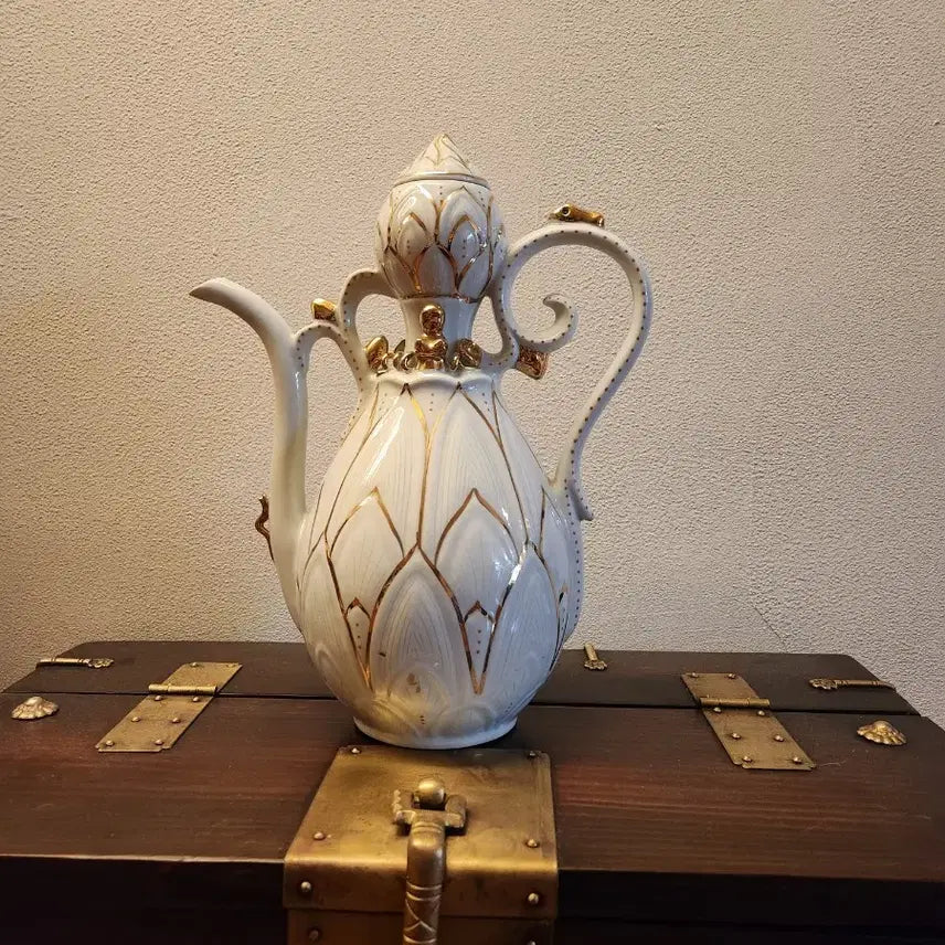 [BUNJANG] Korean White Porcelain Engraved Lotus Pattern Gourd-Shaped Ewer / 백자 음각 금분 연화문 표형주자