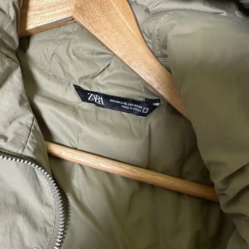 [BUNJANG] ZARA Hooded Padded Vest Khaki / [L] 자라 후드 패딩 베스트 카키