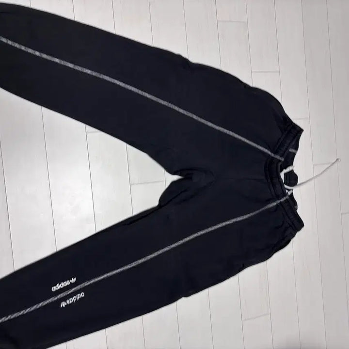 [BUNJANG] Adidas Black Hoodie &amp; Training Pants Set / 아디다스 블랙 후드티 스티치 포인트, 아디다스 블랙 트레이닝 바지