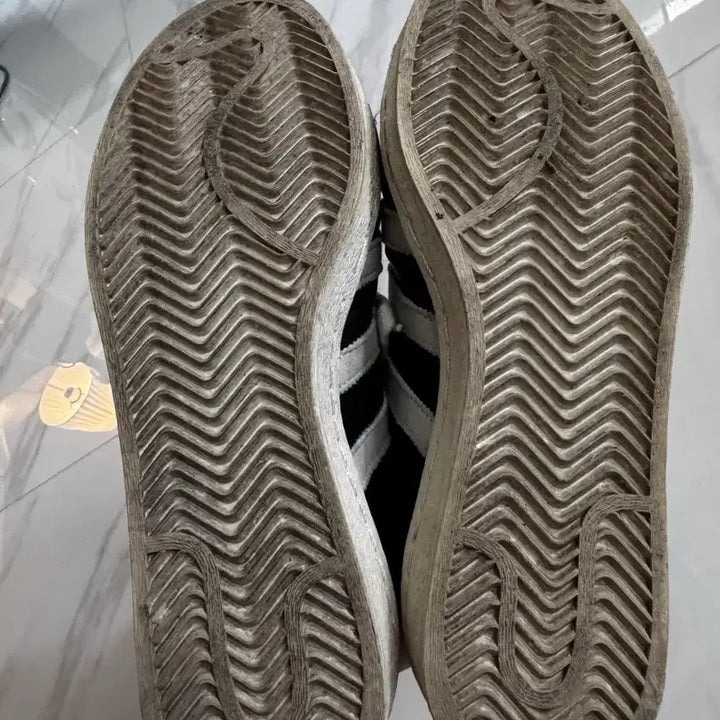 [BUNJANG] Adidas Superstar 82 Core Black Sneakers / 아디다스 슈퍼스타 82 코어블랙 250