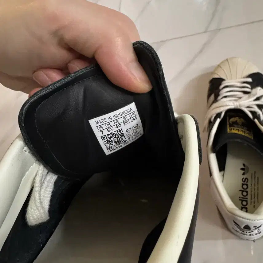 [BUNJANG] Adidas Superstar 82 Core Black Sneakers / 아디다스 슈퍼스타 82 코어블랙 250