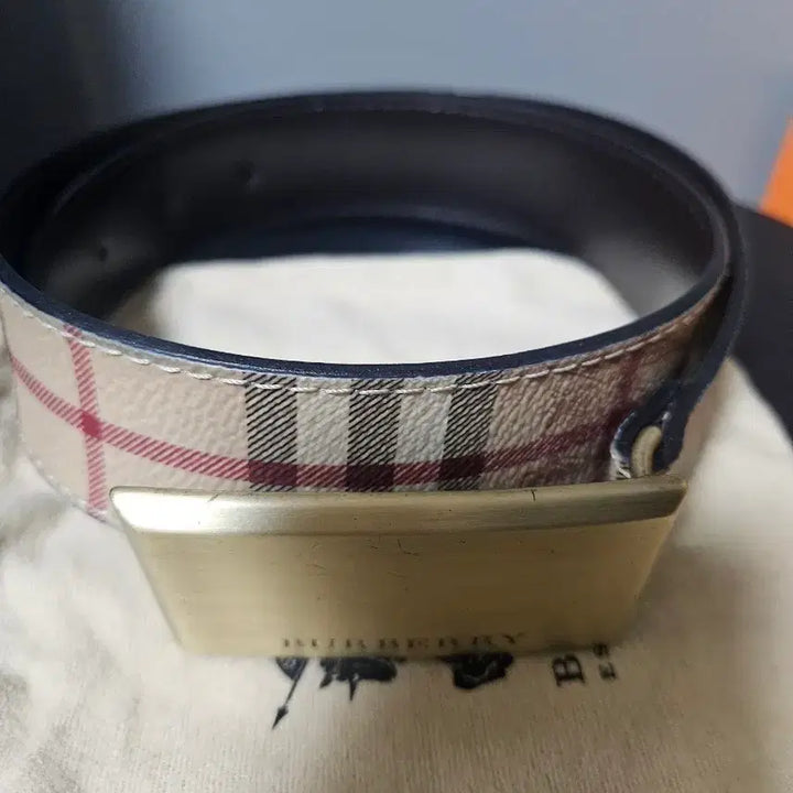 [BUNJANG] Burberry Check Pattern Belt with Gold Buckle / 버버리 체크 패턴 벨트 골드 버클