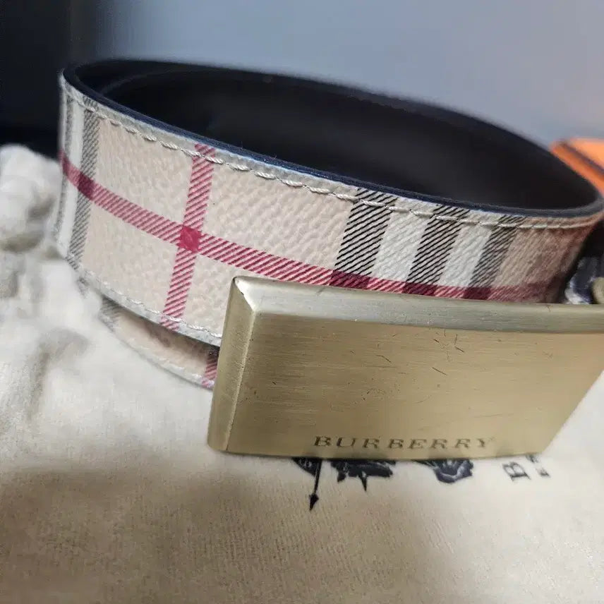 [BUNJANG] Burberry Check Pattern Belt with Gold Buckle / 버버리 체크 패턴 벨트 골드 버클