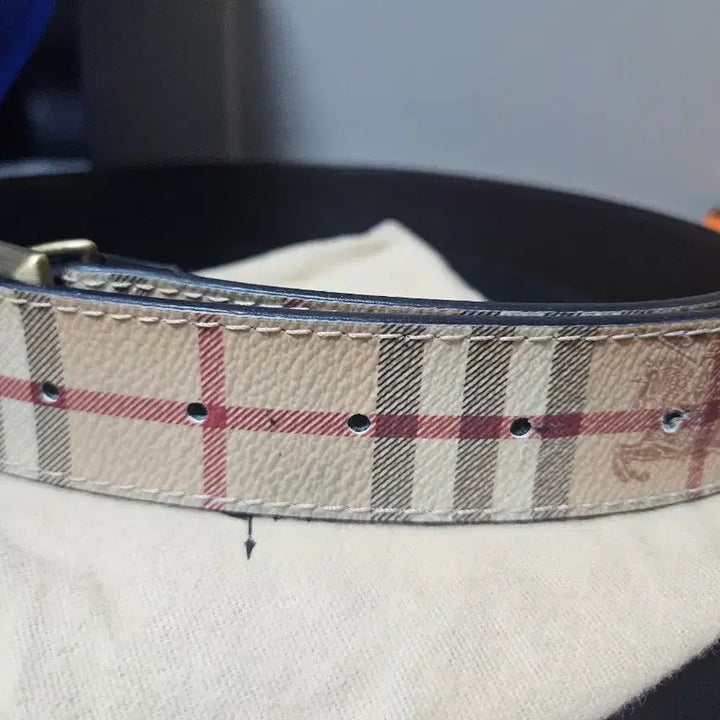 [BUNJANG] Burberry Check Pattern Belt with Gold Buckle / 버버리 체크 패턴 벨트 골드 버클