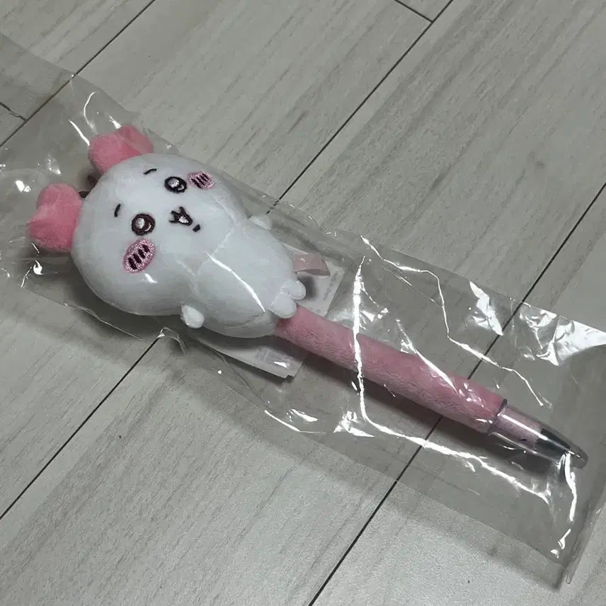 [BUNJANG] Chiikawa Crab Costume Plush Pen / 치이카와 카니 인형 누이구루미 볼펜