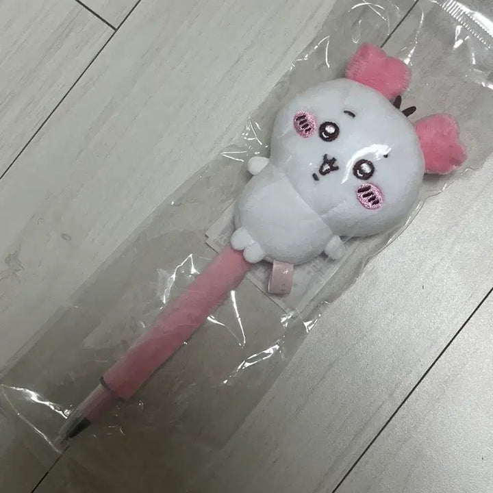 [BUNJANG] Chiikawa Crab Costume Plush Pen / 치이카와 카니 인형 누이구루미 볼펜