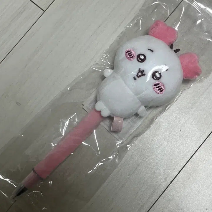 [BUNJANG] Chiikawa Crab Costume Plush Pen / 치이카와 카니 인형 누이구루미 볼펜