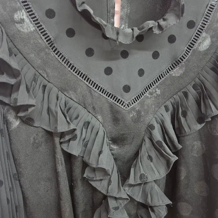 [BUNJANG] EGOIST Black Dot Frill Blouse / EGOIST 에고이스트 블랙 도트 프릴 블라우스 66