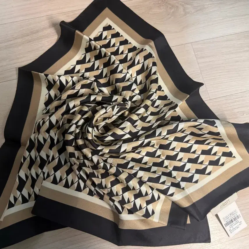 [BUNJANG] Zigot Silk Scarf / 지고트 실크 스카프