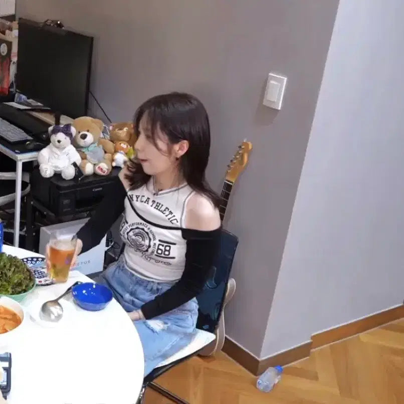 [BUNJANG] Generic Off-Shoulder Crop Top / 권진아 티셔츠 나그랑 오프숄더 크롭 티셔츠