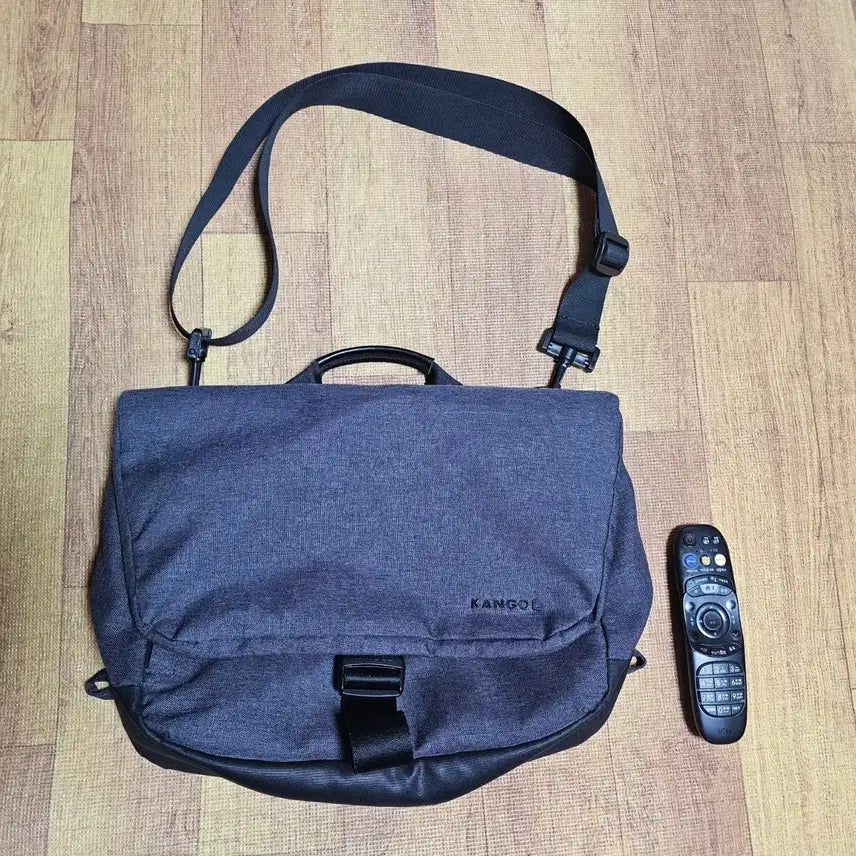 [BUNJANG] Kangol Shoulder Bag / 캉골 숄더백