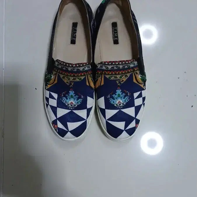[BUNJANG] TIME Slip-on Sneakers / TIME 슬립온 스니커즈