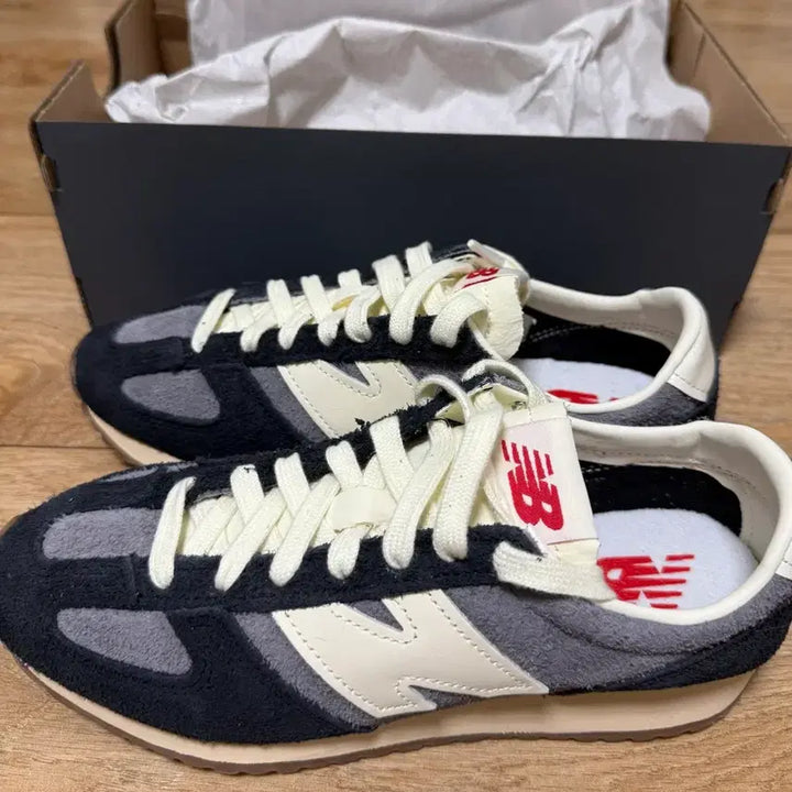 [BUNJANG] New Balance 471 Black Sneakers / 뉴발란스 471 블랙 (김연아 운동화)정품