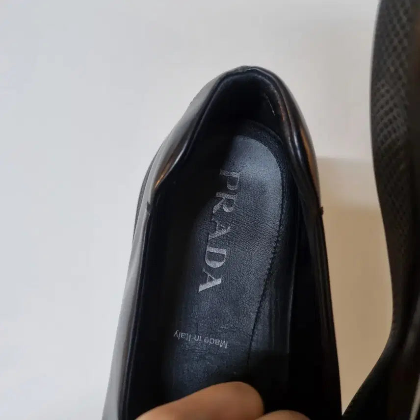 [SOLD OUT] 프라다 토블라치 로퍼 uk 8.5