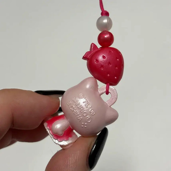 [BUNJANG] Classic Hello Kitty Strawberry Kitty Strap Charm / 고전 헬로키티 스트랩 딸기 키티스트랩