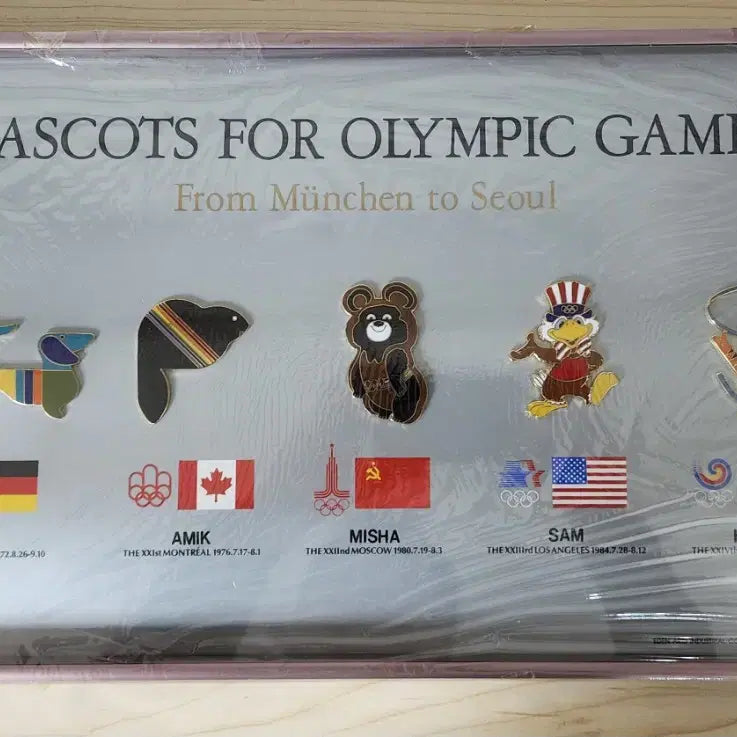 [BUNJANG] 1988 Seoul Olympics Commemorative Badge Frame: Past Olympic Mascots Collection / 88올림픽 개최 기념 역대 올림픽 마스코트 공식 기념 배지 액자