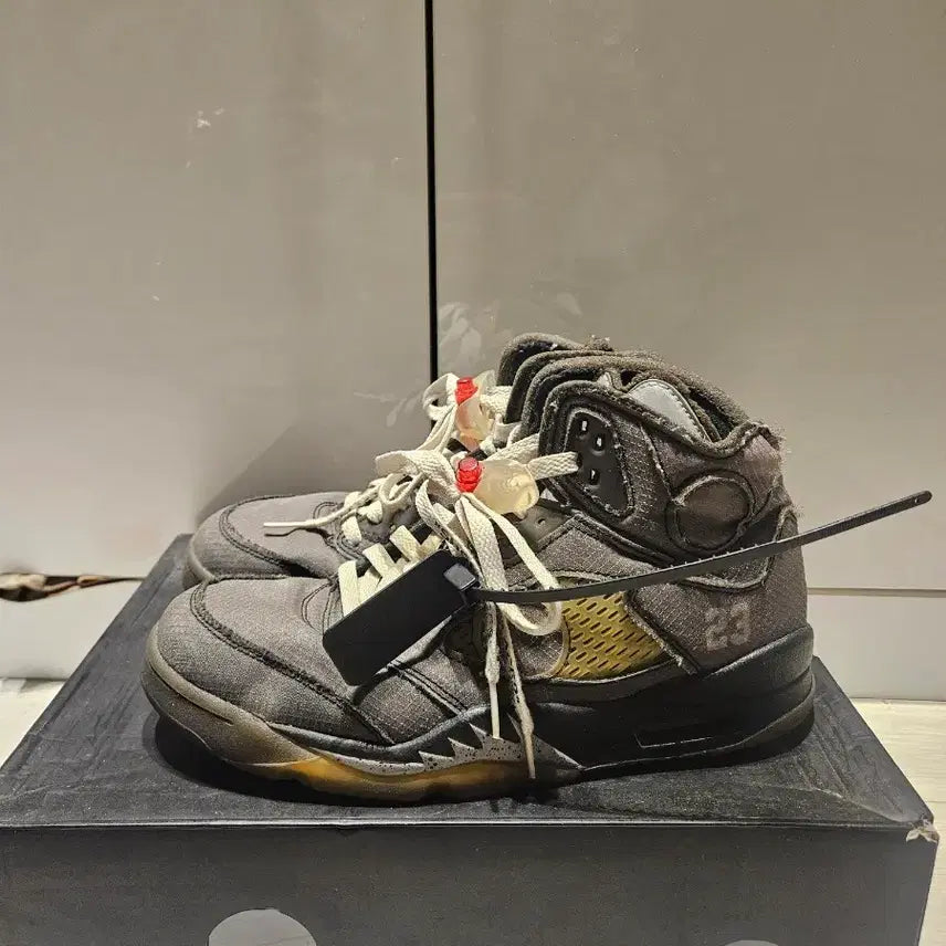 [BUNJANG] Off-White Jordan 5 SP Black Muslin Sneakers / 오프화이트 조던5 SP 블랙 모슬린 270
