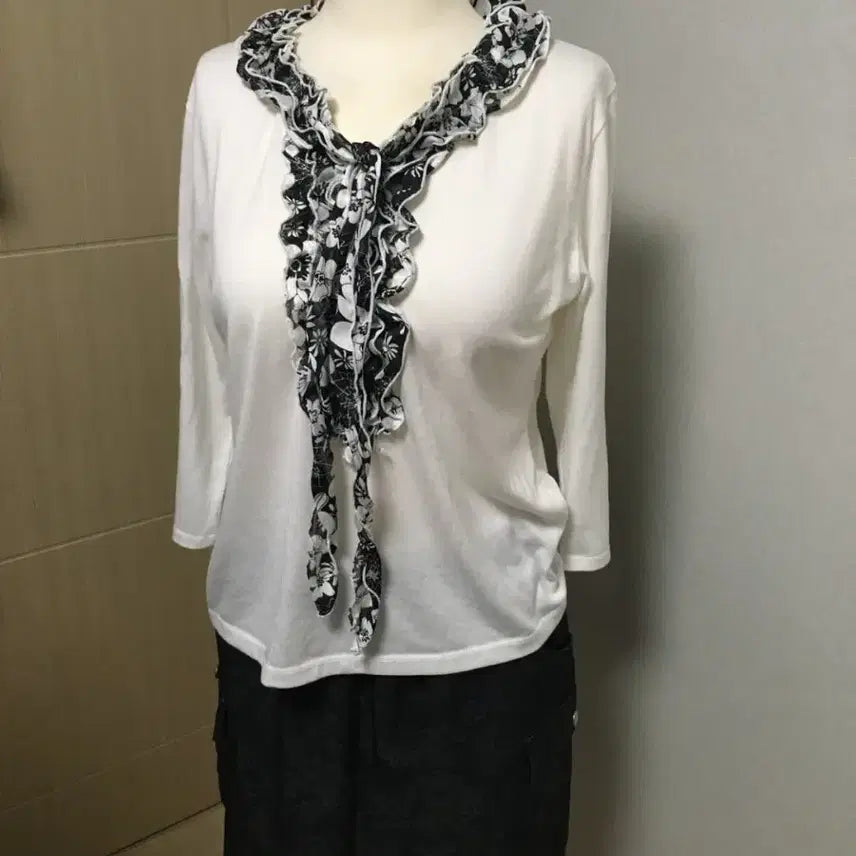 [BUNJANG] Vintage Floral Lace Frill T-shirt / 일본빈티지 플라워 타이 레이스 프릴 티셔츠