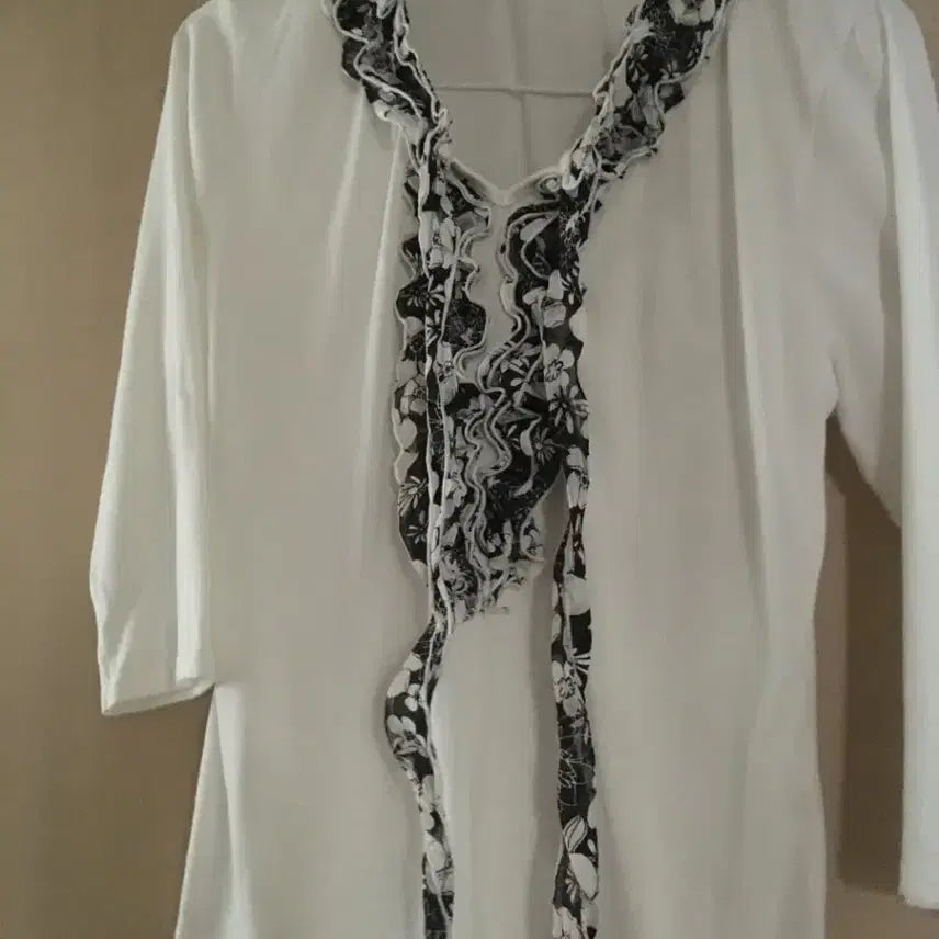 [BUNJANG] Vintage Floral Lace Frill T-shirt / 일본빈티지 플라워 타이 레이스 프릴 티셔츠